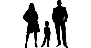 Evitemos educar a los niños en una fe estúpida niños