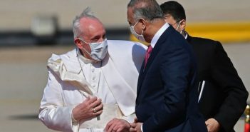 Papa Francisco pide que callen las armas en Irak